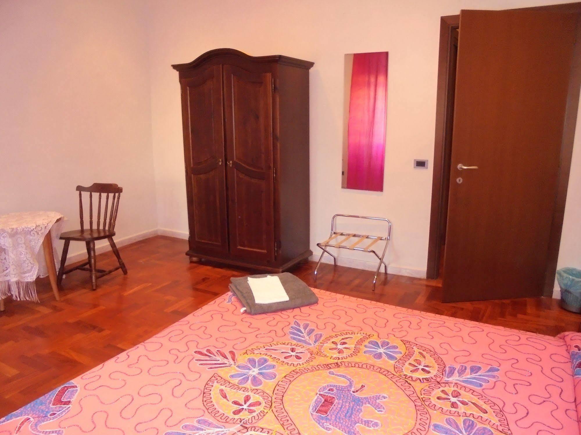 Bed and Breakfast Max House à Rome Extérieur photo
