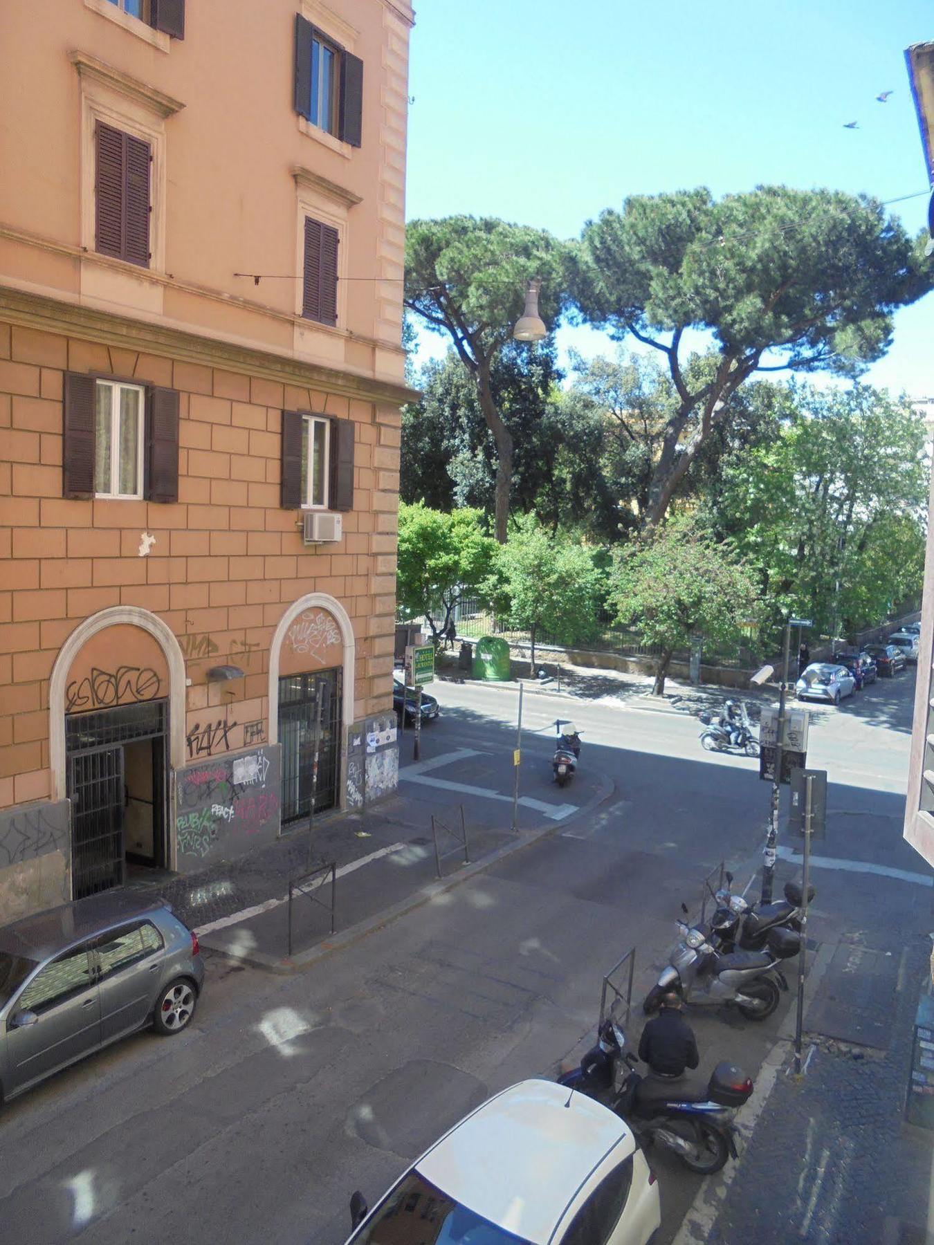 Bed and Breakfast Max House à Rome Extérieur photo